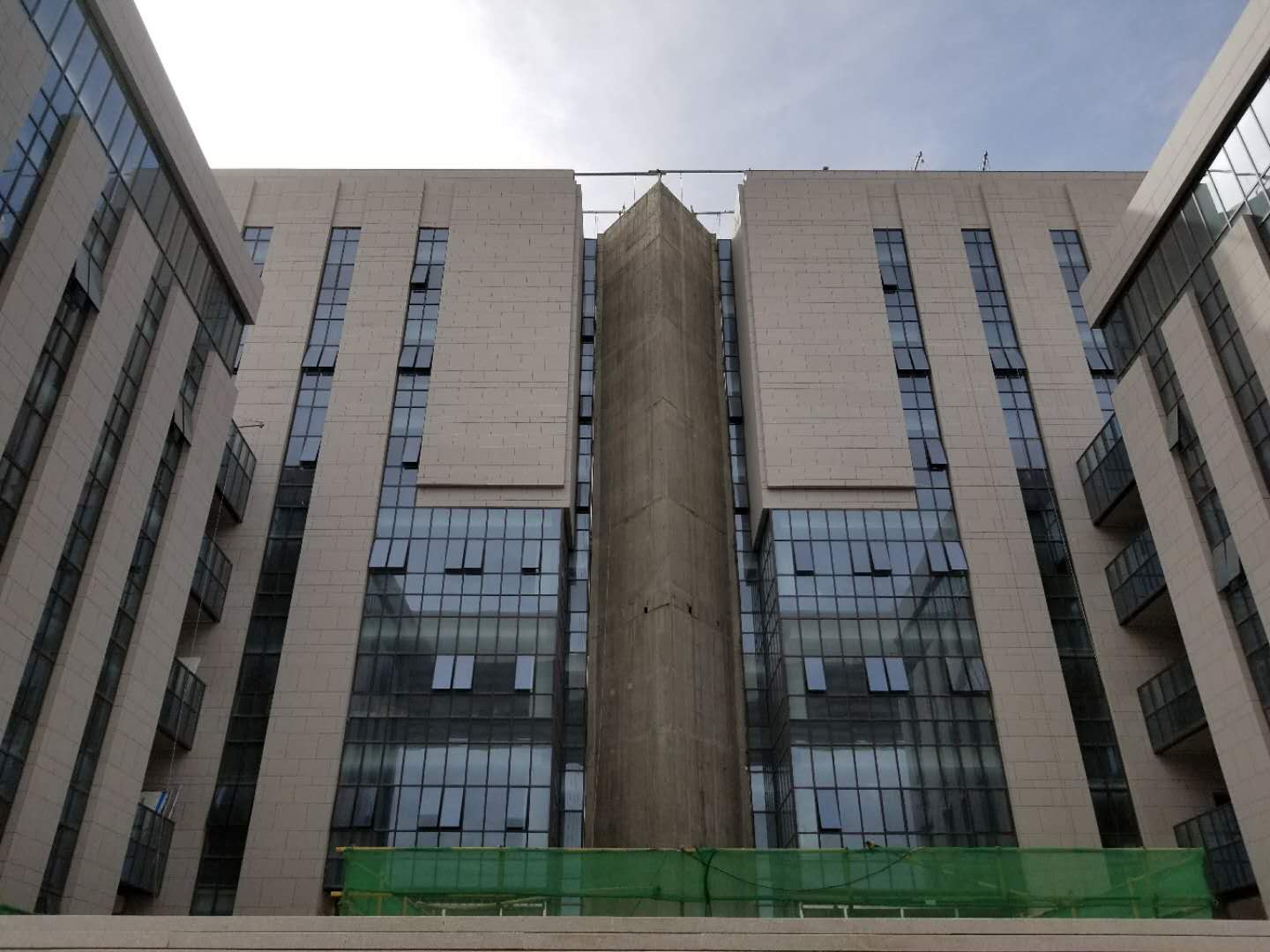 兰州理工大学校长莅临兰州工大监理站西校区图书馆项目检查指导工作
