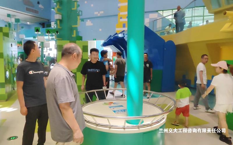 “感悟时代伟力 传递科技力量”主题党日活动2-1.jpg